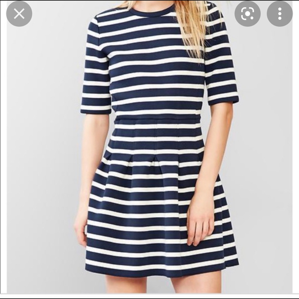 GAP Navy Stripe Fit & Flare Pockets Sz 4 EC!